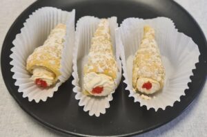 Caramel cream horns