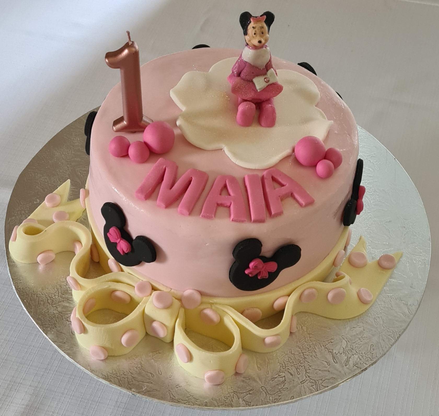 Baby girl 1st birthday micky mouse birthday cake with sugar art decorations