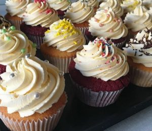 Vanilla and red velvet cupcakes with simple decoration